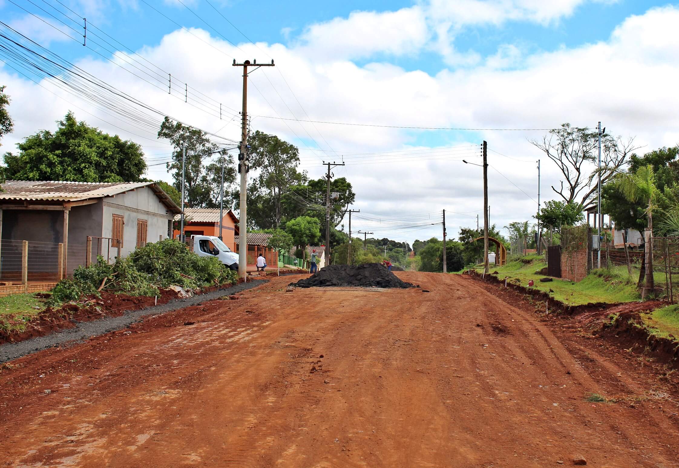 Projeto com “macadame travado” é executado em trechos de ruas não pavimentadas